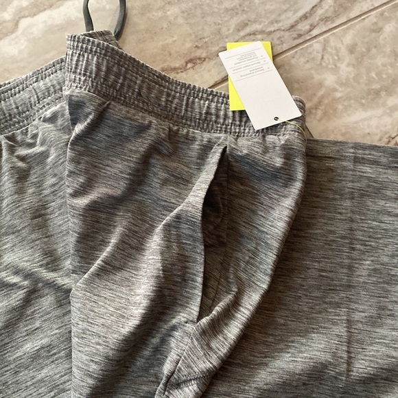 NWT Mens Workout Pants, Side Pockets, 4way Stretch, M Wicking, UPF50*, Gray - Picture 3 of 9